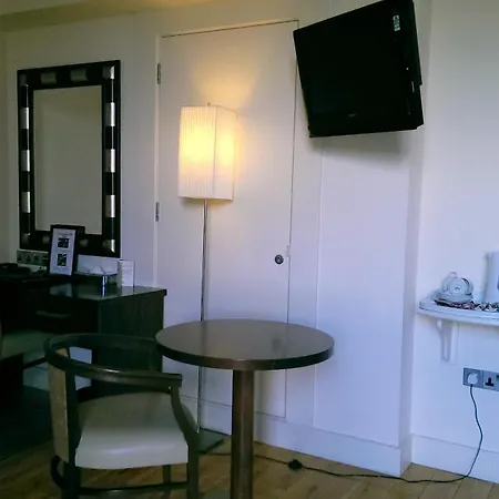 Hotel The Shirley Arms 4*