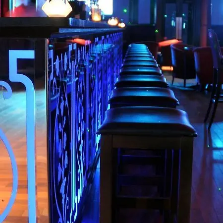 Отель The Shirley Arms Каррикмакросс